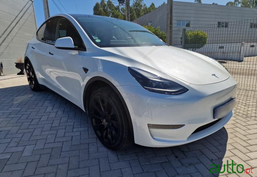 2023' Tesla Model Y Standard Rwd photo #6