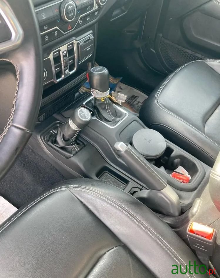 2021' Jeep Gladiator photo #3