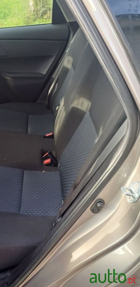 2014' Toyota Auris Touring Sports photo #1