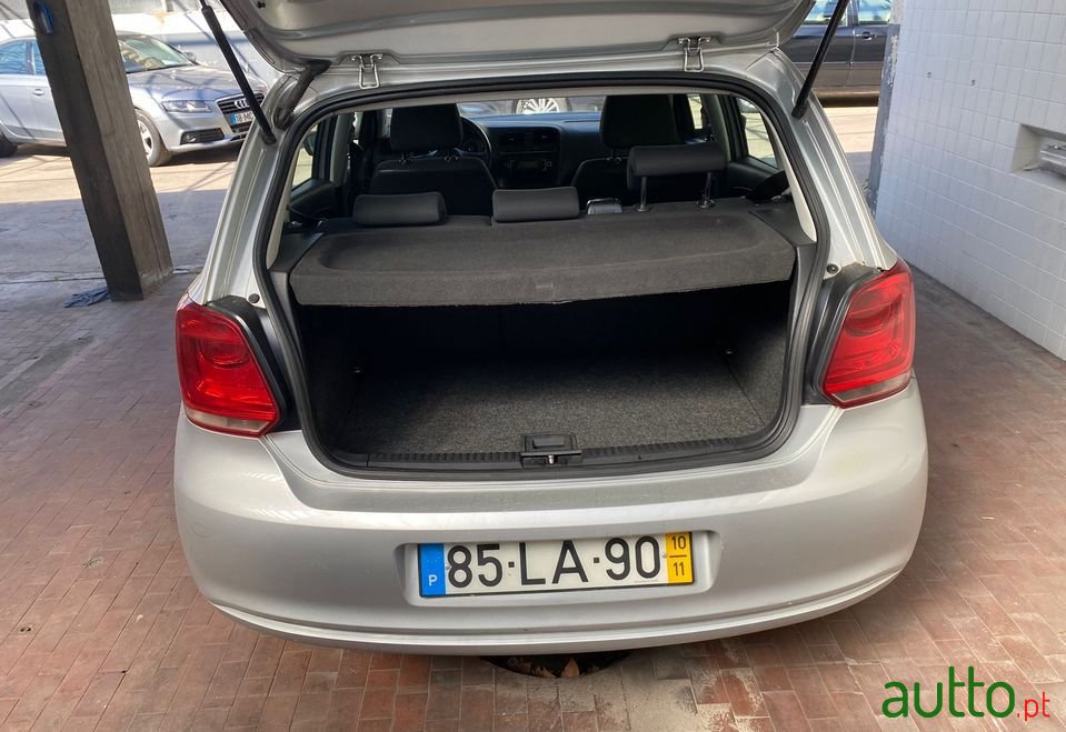 2010' Volkswagen Polo photo #5