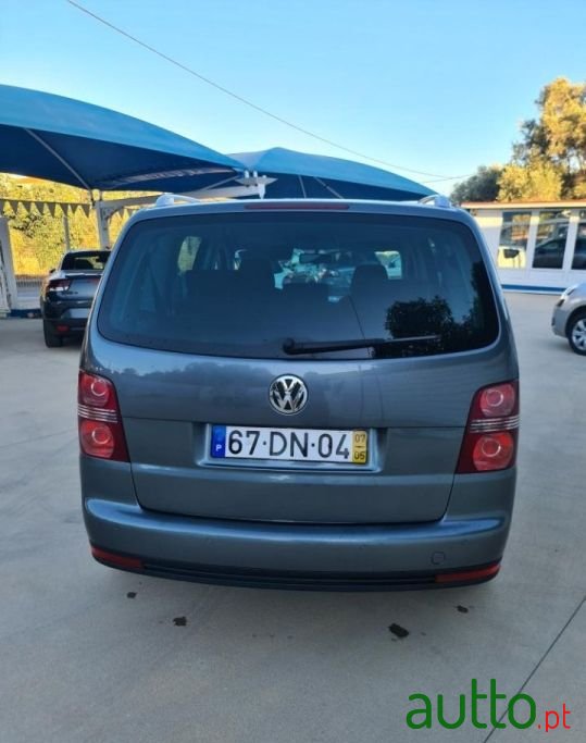 2007' Volkswagen Touran photo #4