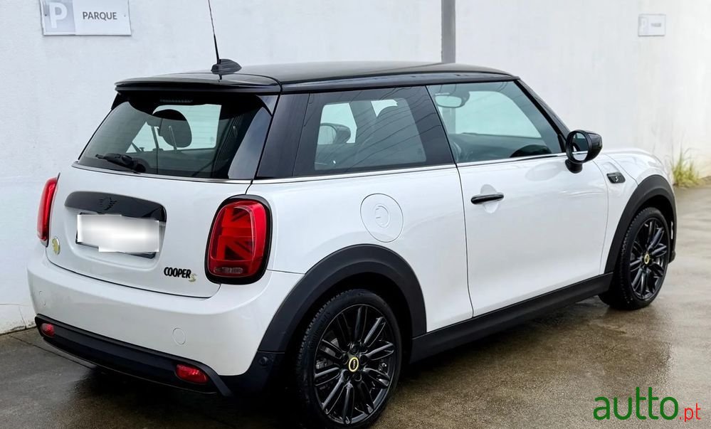 2023' MINI Cooper 3 Portas photo #3