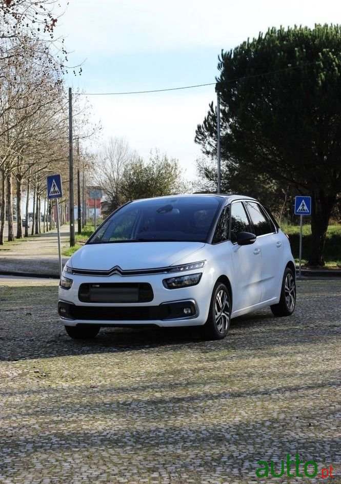 2017' Citroen C4 Picasso photo #1