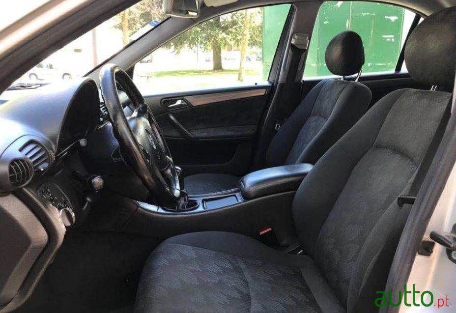 2002' Mercedes-Benz C-220 Cdi Avantgarde photo #3