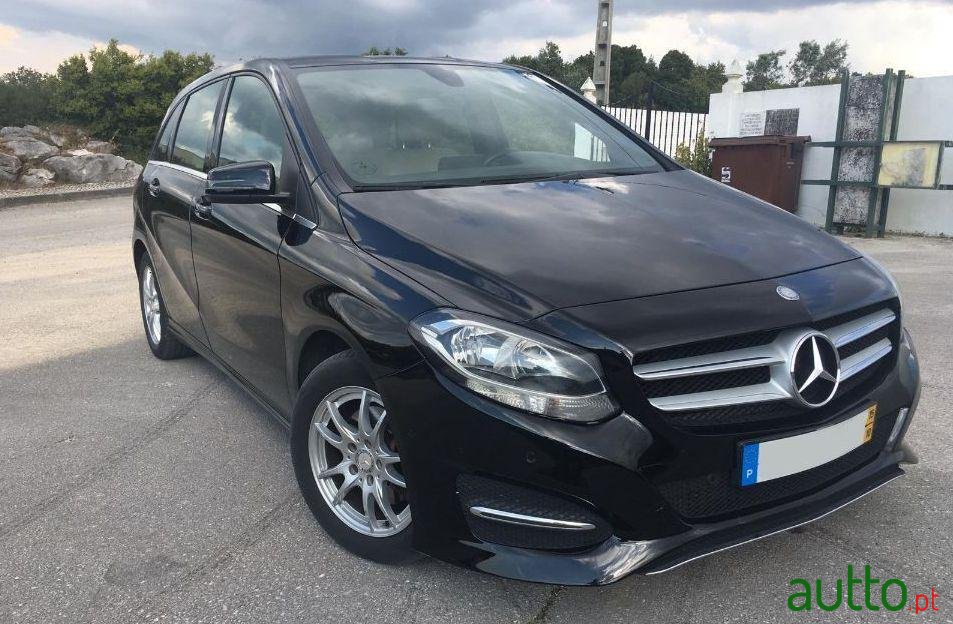 2015' Mercedes-Benz B-180 photo #3