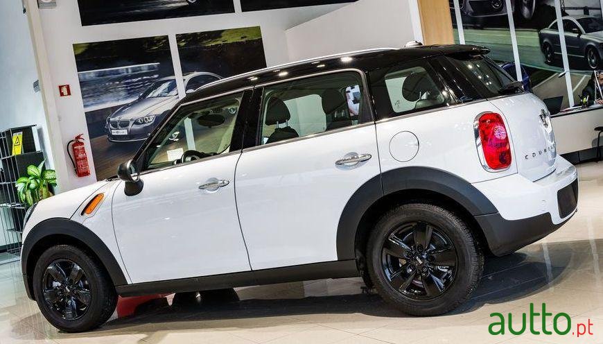 2015' MINI Countryman One D photo #2