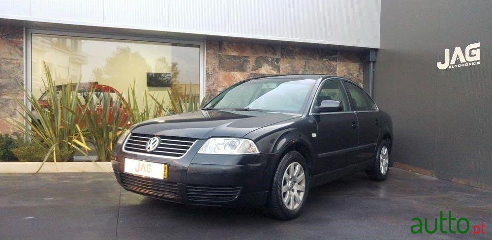2003' Volkswagen Passat 1.9 Tdi 130 Cv photo #1