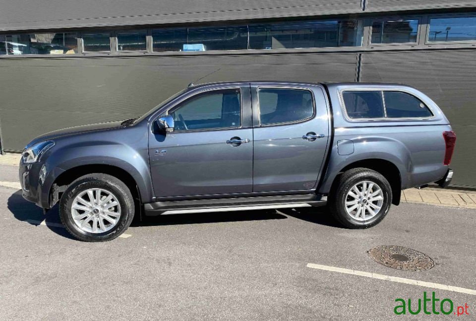 2020' Isuzu photo #1