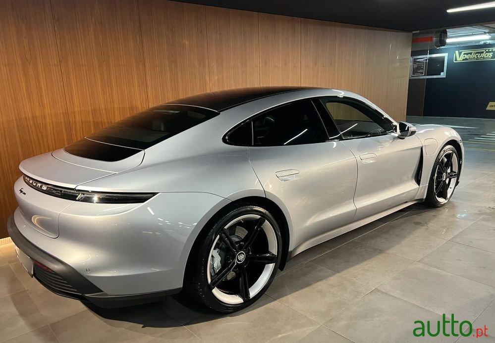 2020' Porsche Taycan 4S photo #4