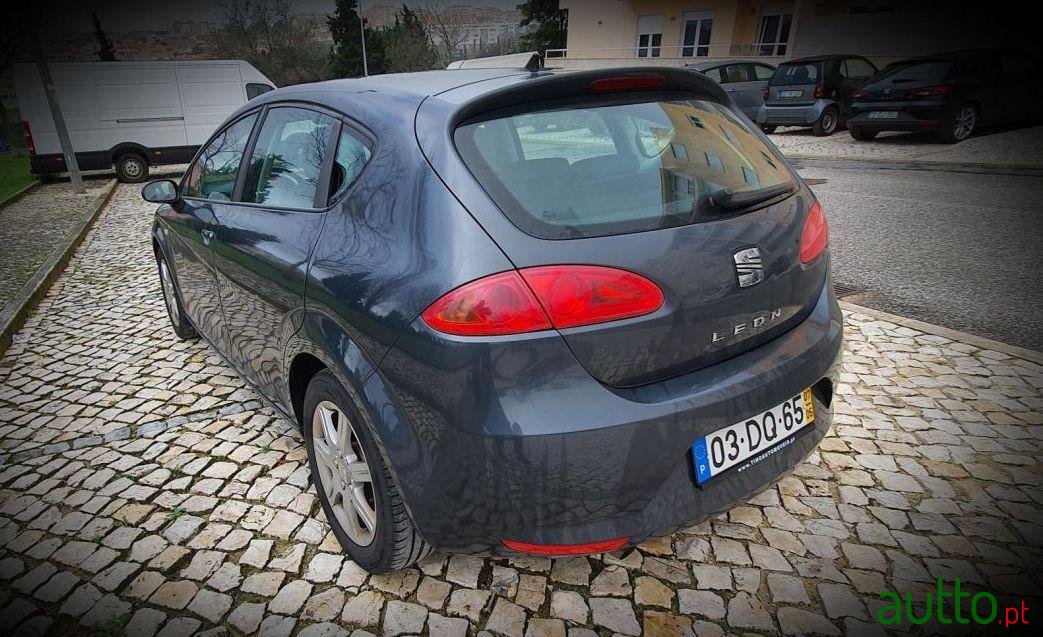 2007' SEAT Leon photo #3
