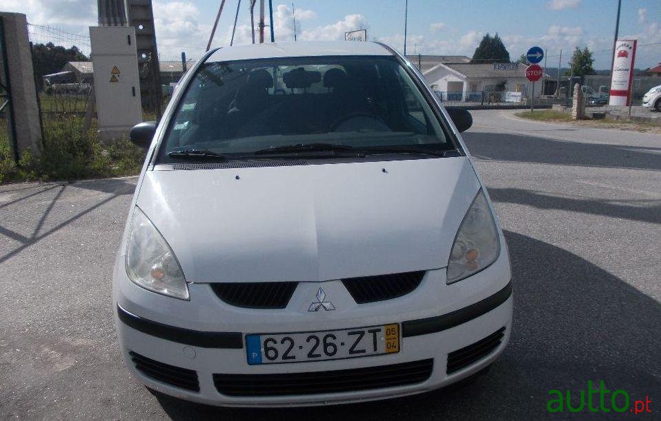 2005' Mitsubishi Colt Gasolina photo #2