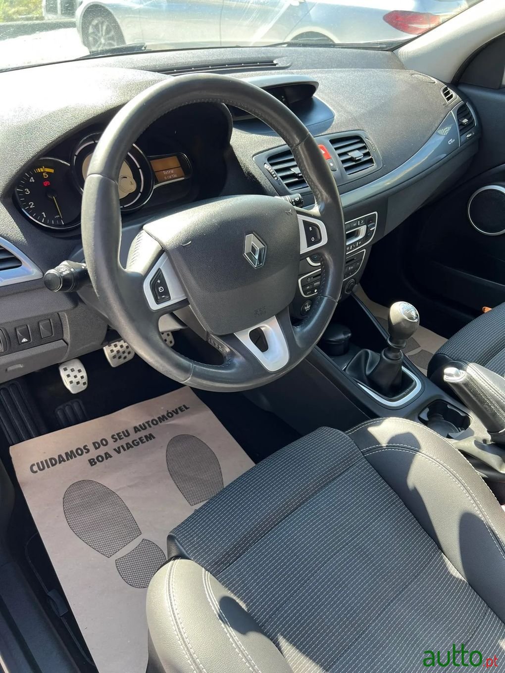 2011' Renault Megane Coupe photo #3