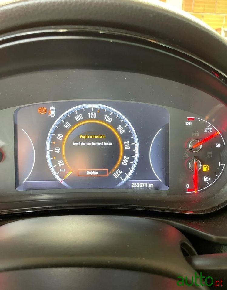 2015' Opel Insignia Sports Tourer photo #3