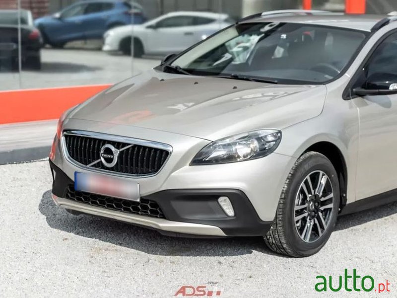 2017' Volvo V40 Cross Country 2.0 D2 photo #5