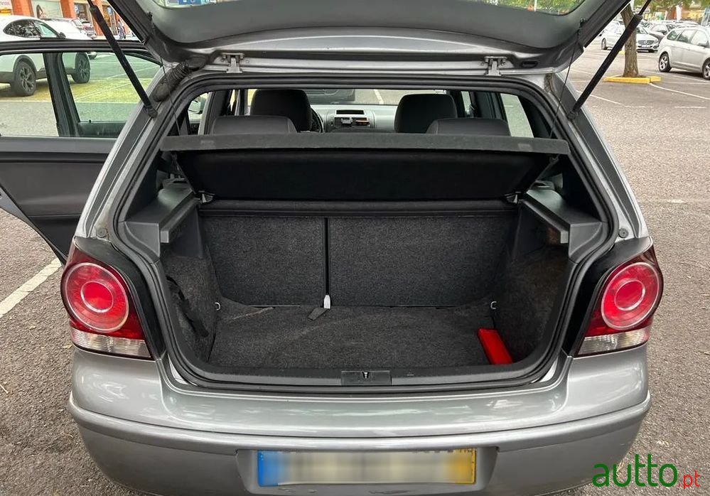 2008' Volkswagen Polo photo #5