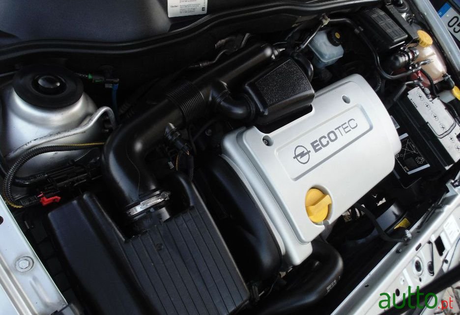 2003' Opel Astra Sport photo #1