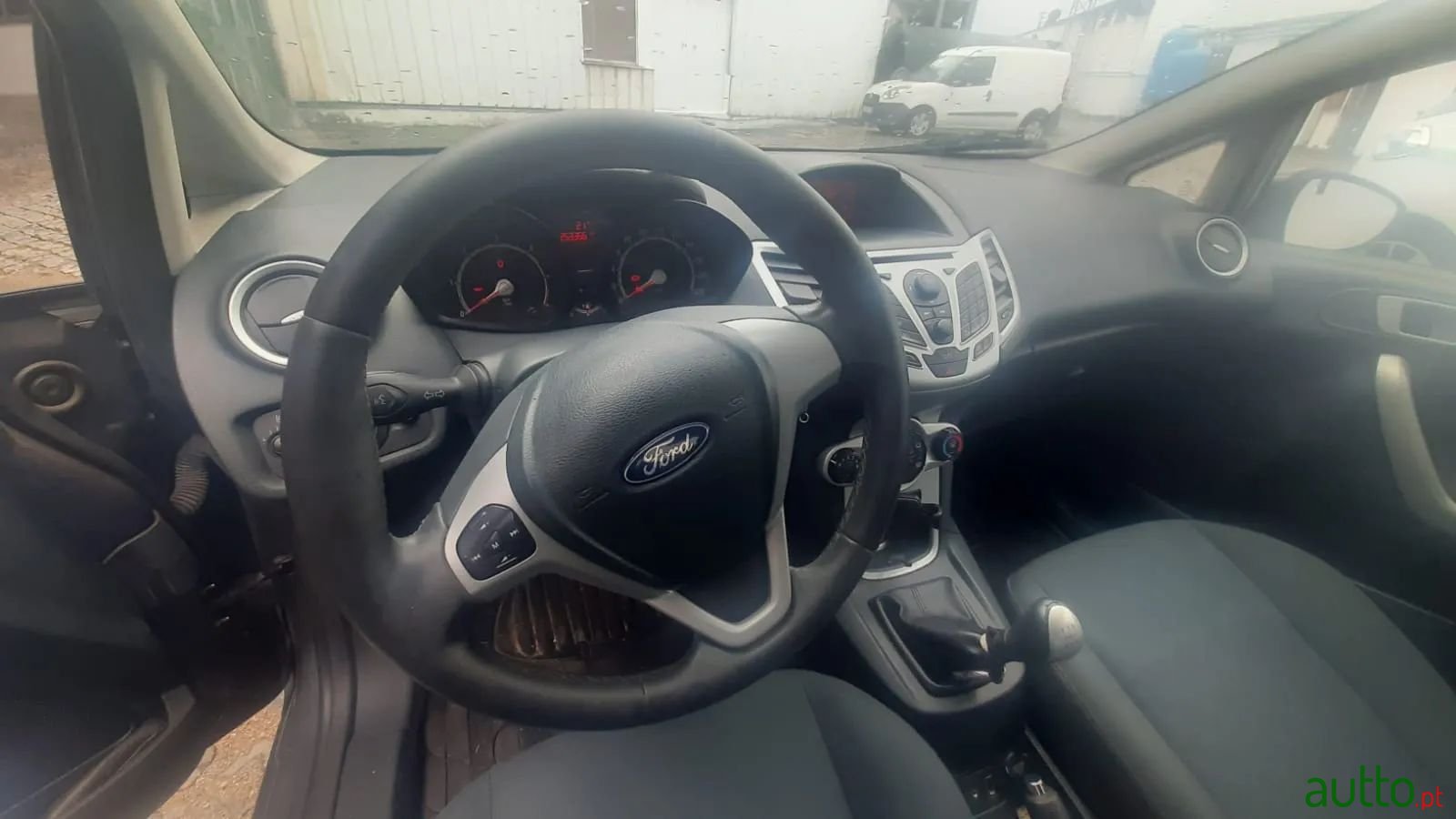 2012' Ford Fiesta photo #1