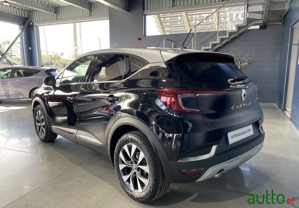 2021' Renault Captur photo #3