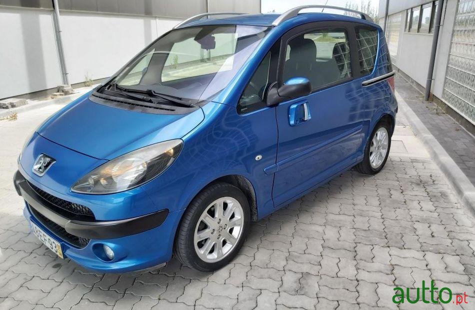 2007' Peugeot 1007 1.4 Hdi Sporty photo #3