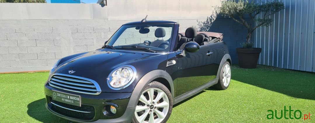 2013' MINI Cabrio D photo #1