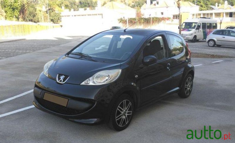 2008' Peugeot 107 1.0 Trendy photo #2