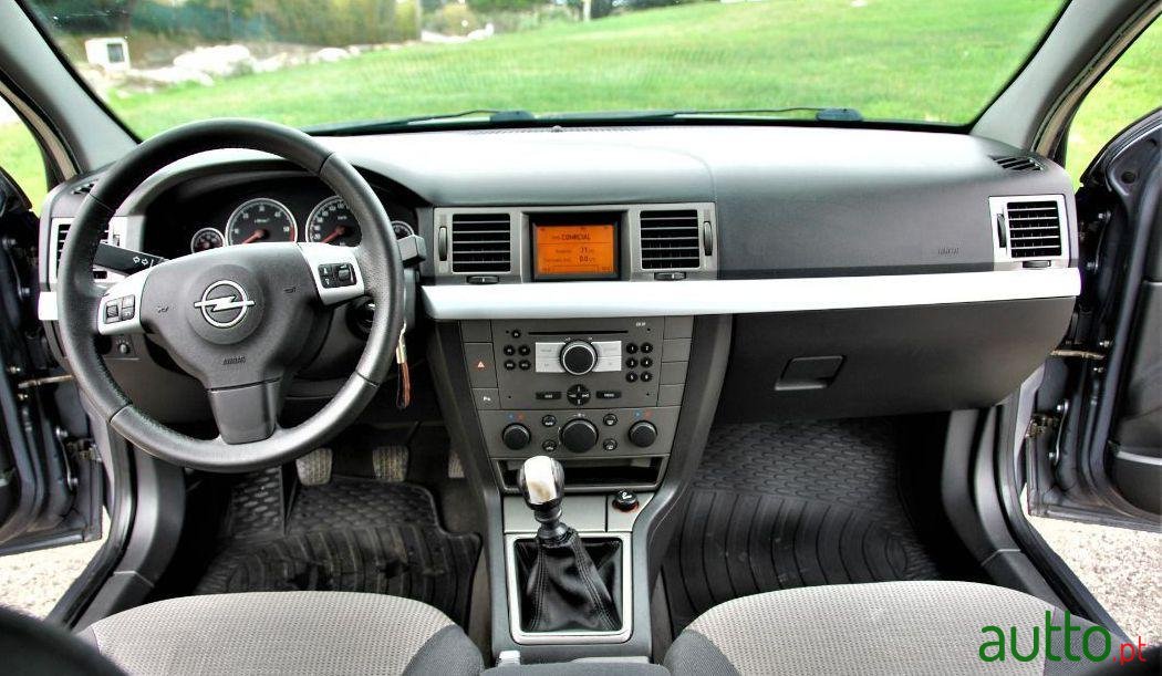 2005' Opel Vectra Caravan photo #2