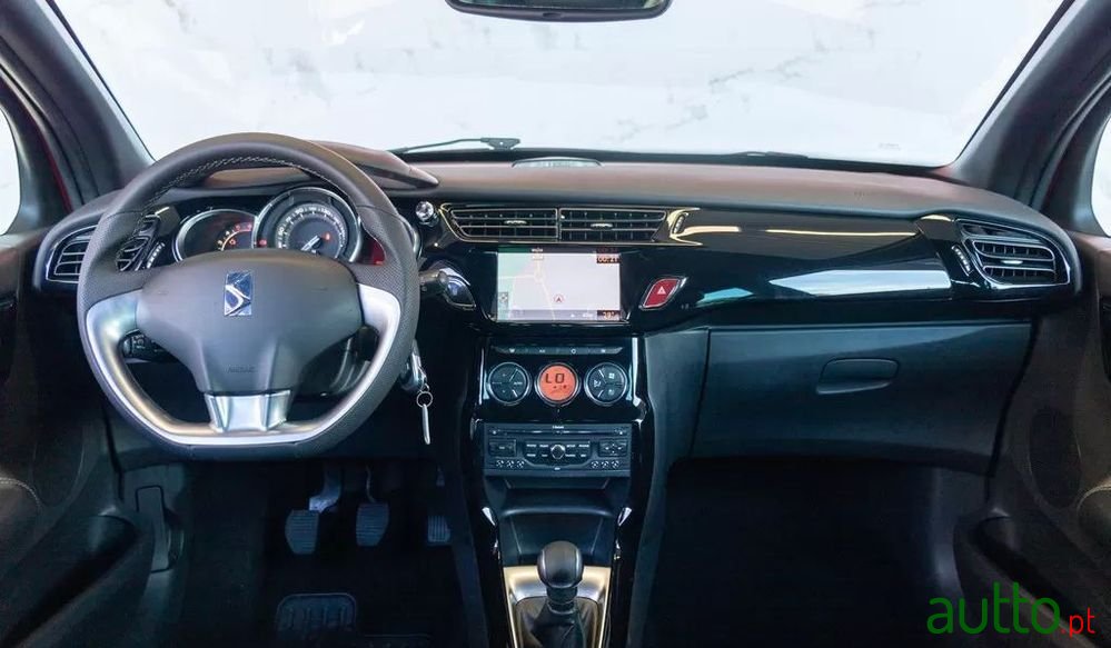 2011' Citroen DS3 1.6 E-Hdi So Chic photo #5