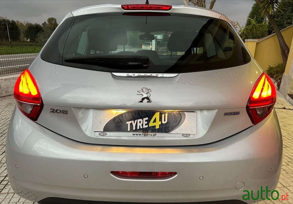 2015' Peugeot 208 photo #5