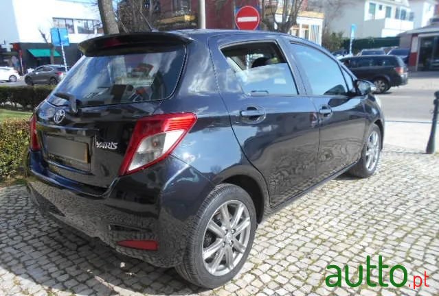 2012' Toyota Yaris 1.4 D-4D Sport photo #3