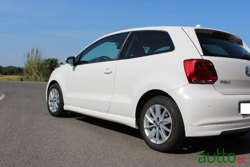 2011' Volkswagen Polo photo #1