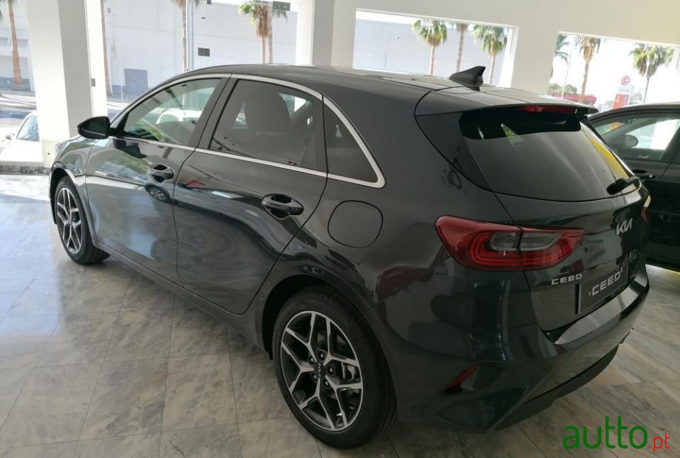 2021' Kia Ceed photo #2