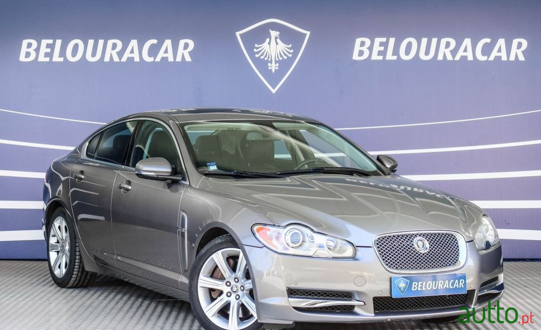 2011' Jaguar XF Luxury photo #1