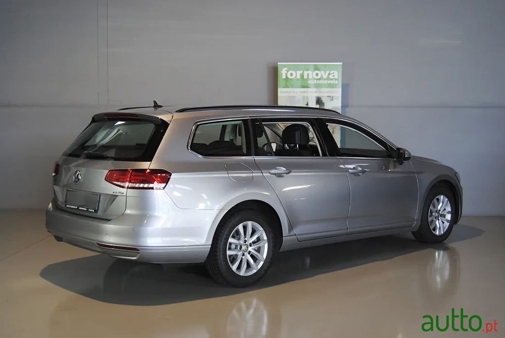 2017' Volkswagen Passat Variant photo #5