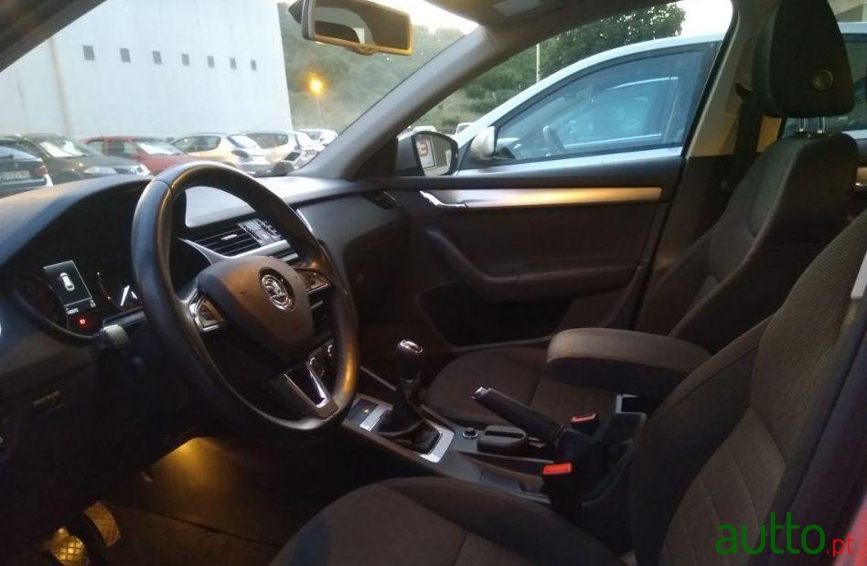 2013' Skoda Octavia Break photo #2