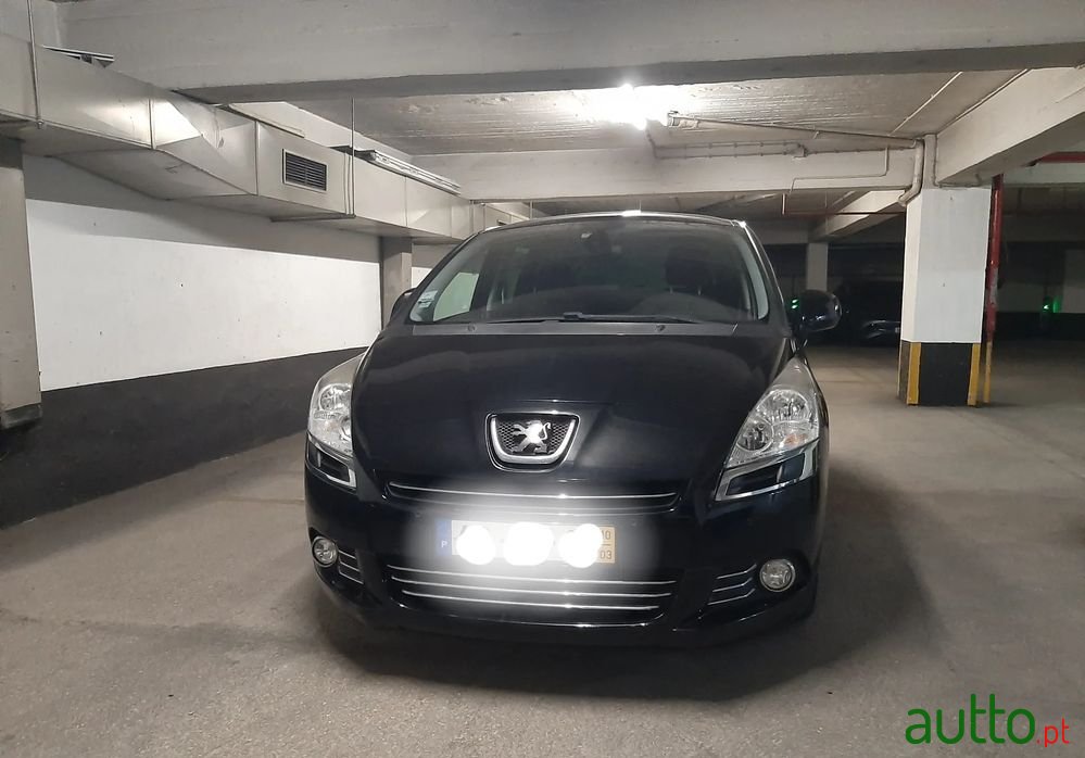 2010' Peugeot 5008 1.6 Hdi Sport photo #2