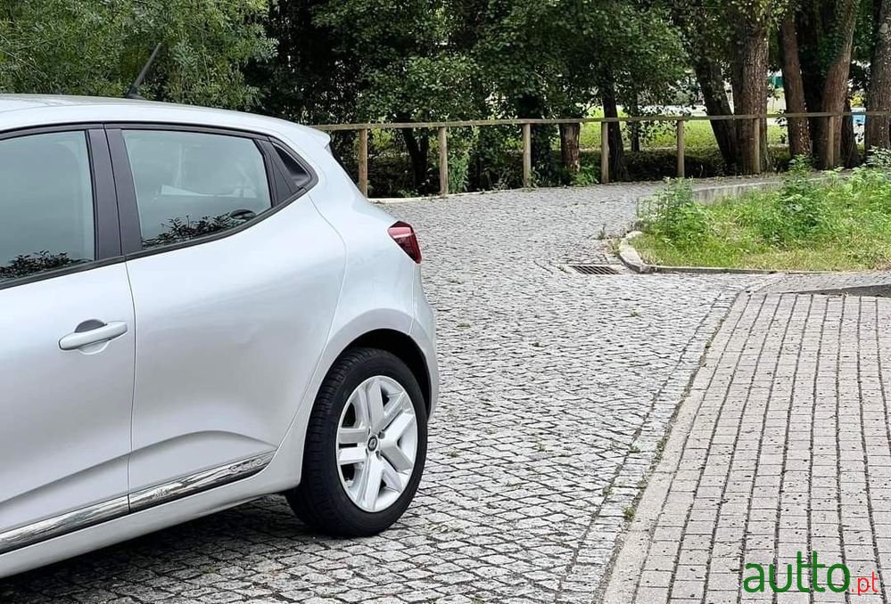 2019' Renault Clio photo #4