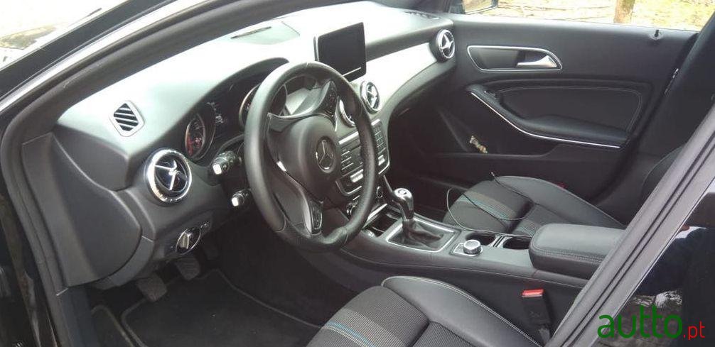 2017' Mercedes-Benz Cla-180 photo #2