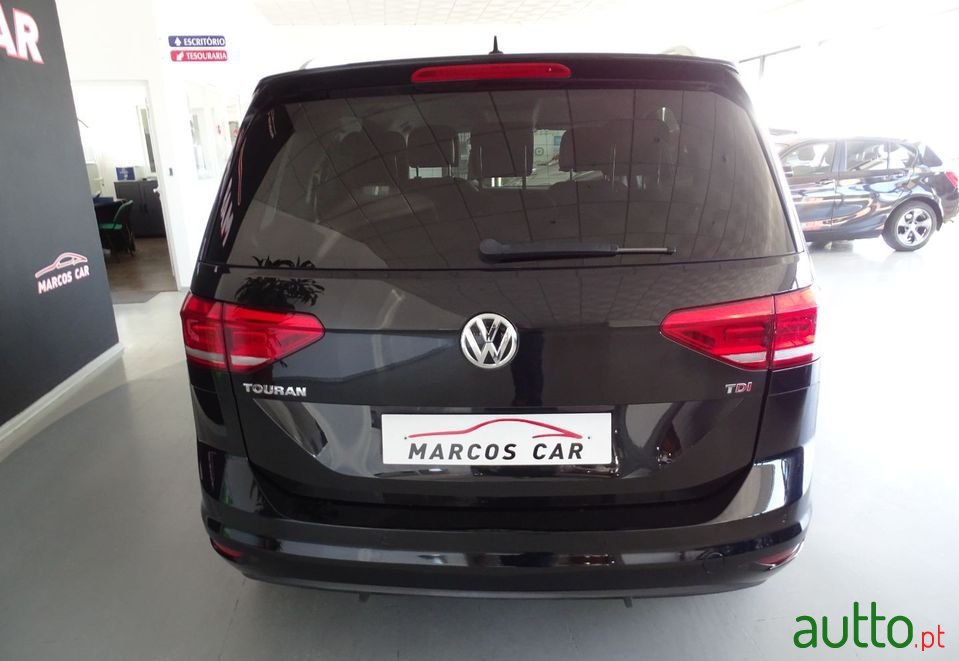 2019' Volkswagen Touran photo #4