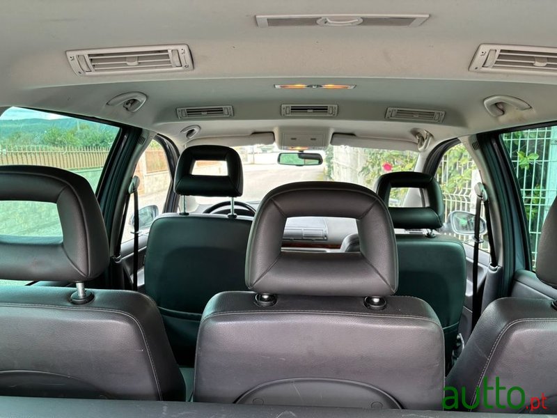 2008' Volkswagen Sharan 2.0 Tdi Highline photo #5