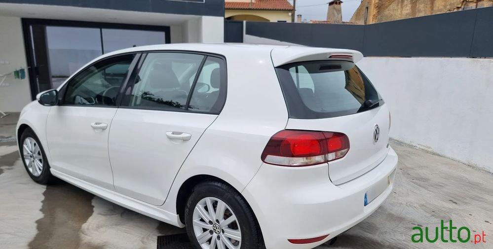 2011' Volkswagen Golf photo #3