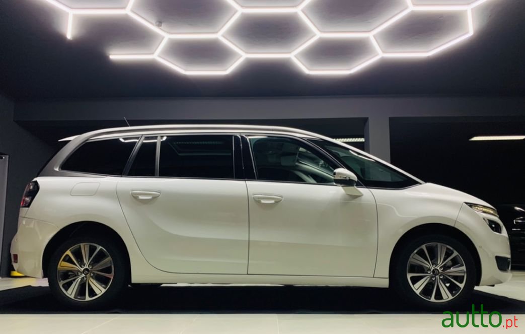 2015' Citroen C4 Grand Picasso photo #4