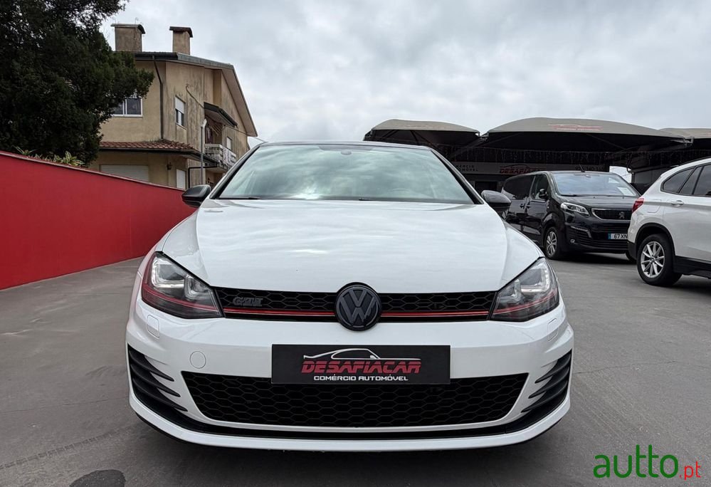 2015' Volkswagen Golf photo #2