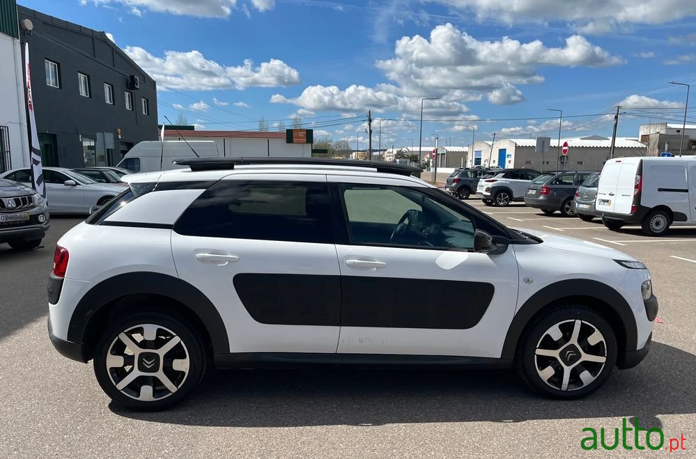 2017' Citroen C4 Cactus 1.6 Bluehdi Shine photo #6
