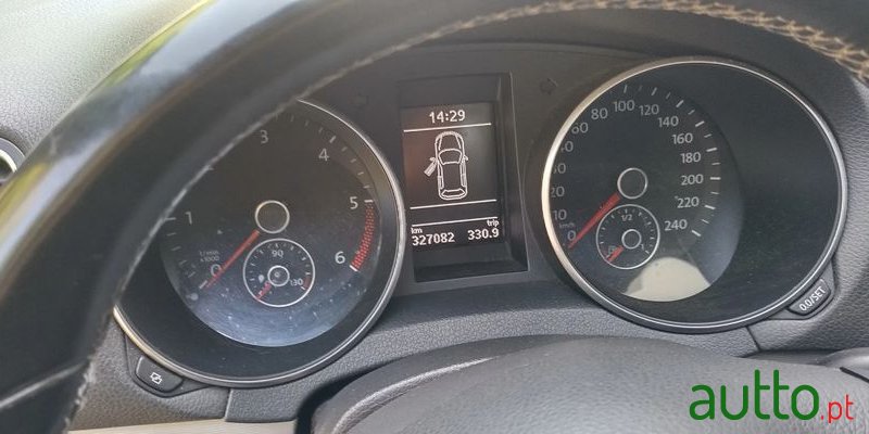 2011' Volkswagen Golf 1.6 Tdi Edition photo #6