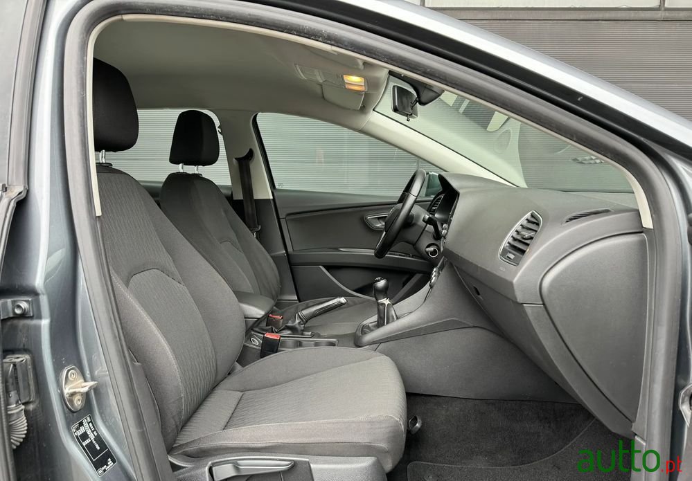 2015' SEAT Leon St photo #5