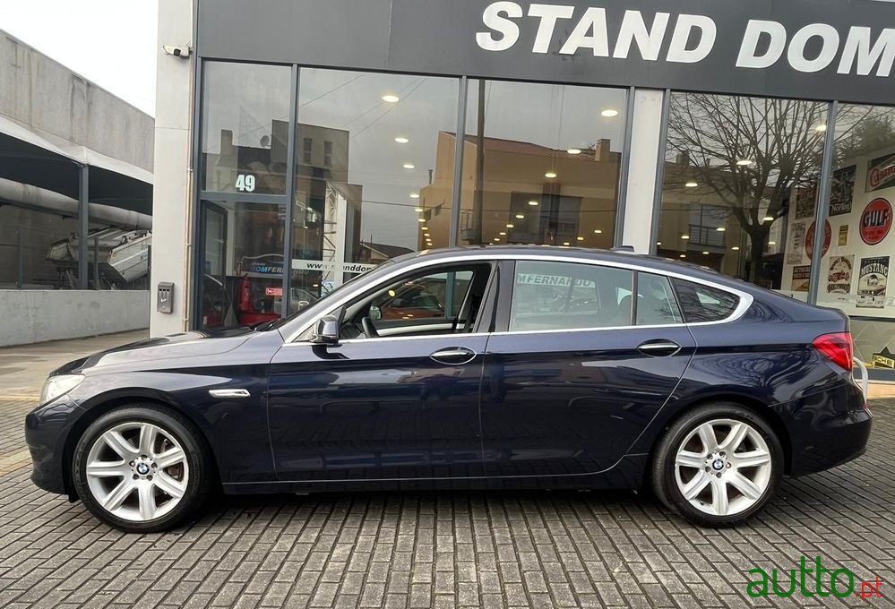 2013' BMW 520 Gran Turismo photo #3