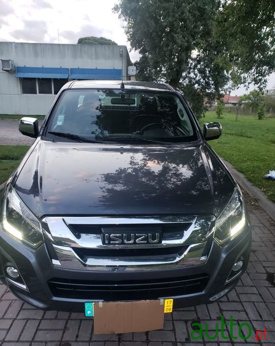 2017' Isuzu D-Max photo #6