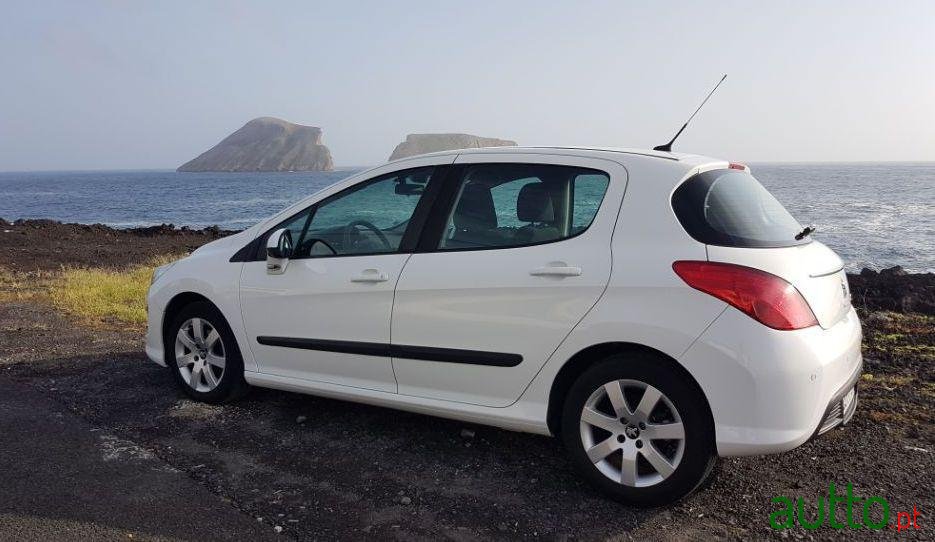 2011' Peugeot 308 photo #2