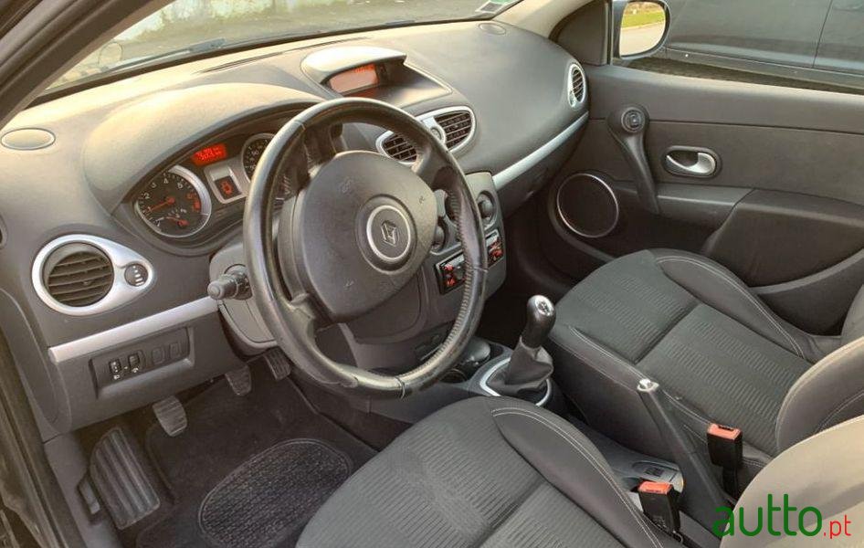 2009' Renault Clio photo #2