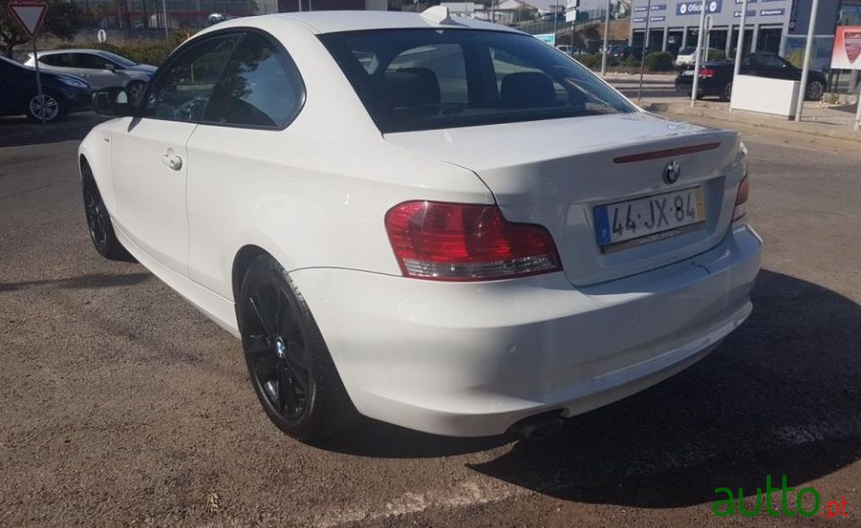 2010' BMW 1 Series 120 D photo #5